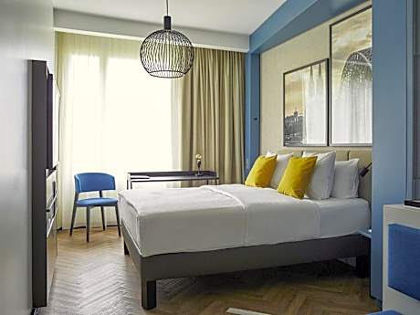Deluxe Queen Room