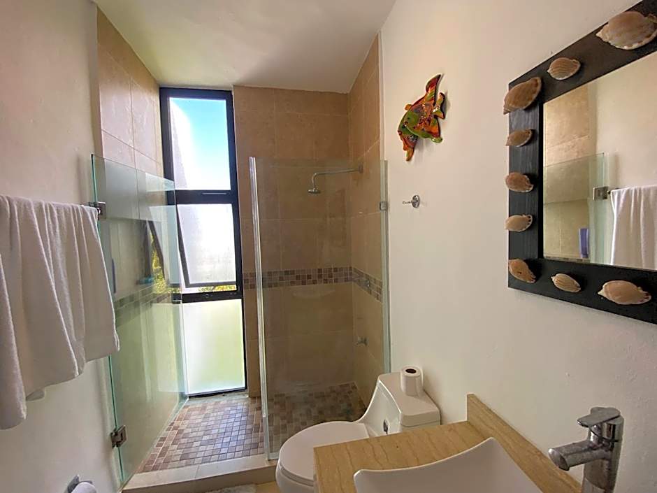 Escape to Paradise, Minimalist 4-BR Beachfront, 300 Mbps with amazing views