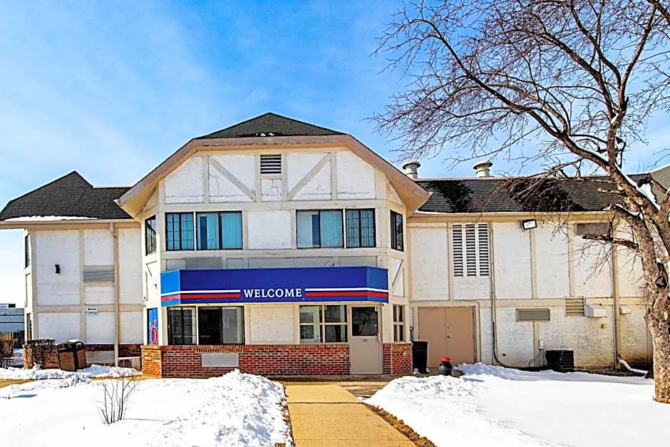 Motel 6-Palatine, IL - Chicago Northwest