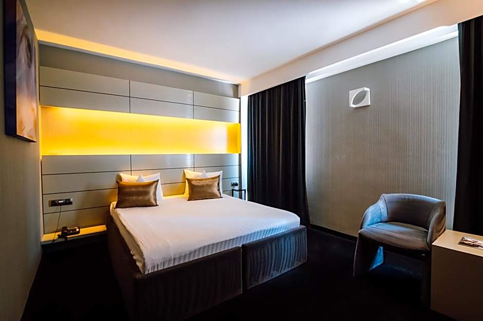 Plaza V Executive Hotel