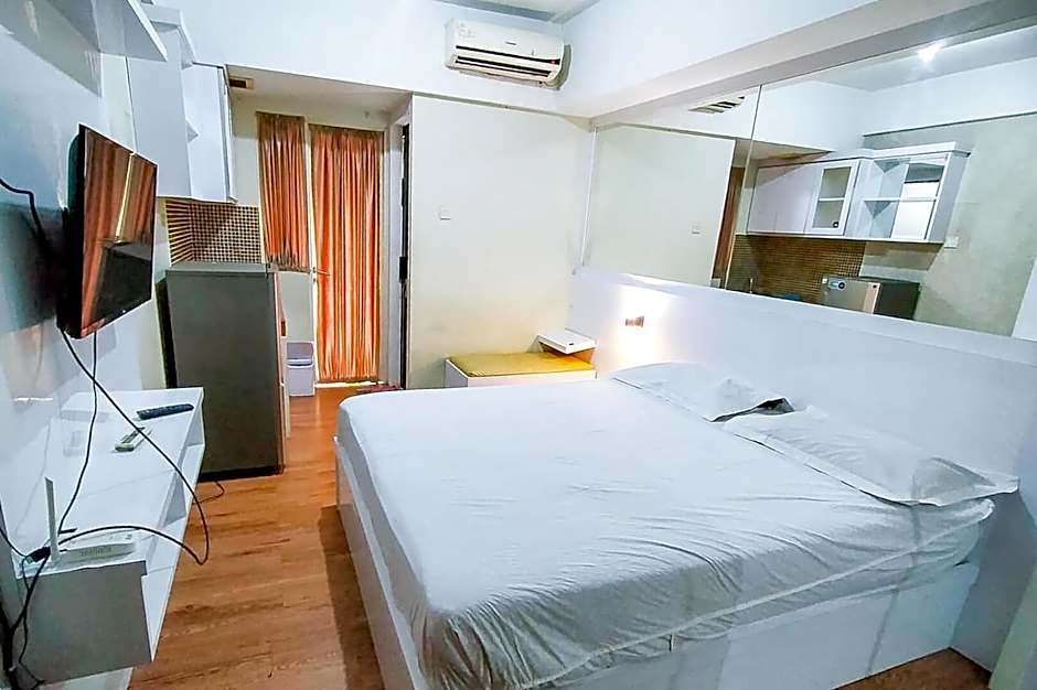 RedLiving Apartemen Green Lake View Ciputat - Juragan Rooms Tower B with Fast Wifi