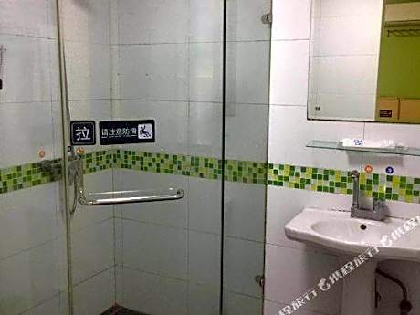 New Seven Days Hotel (Jiaxing Yuehe Historical Street Branch)