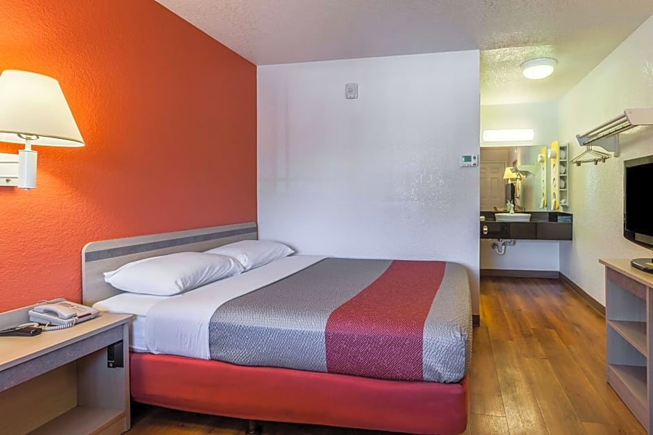 Motel 6 Sacremento, Ca - Downton