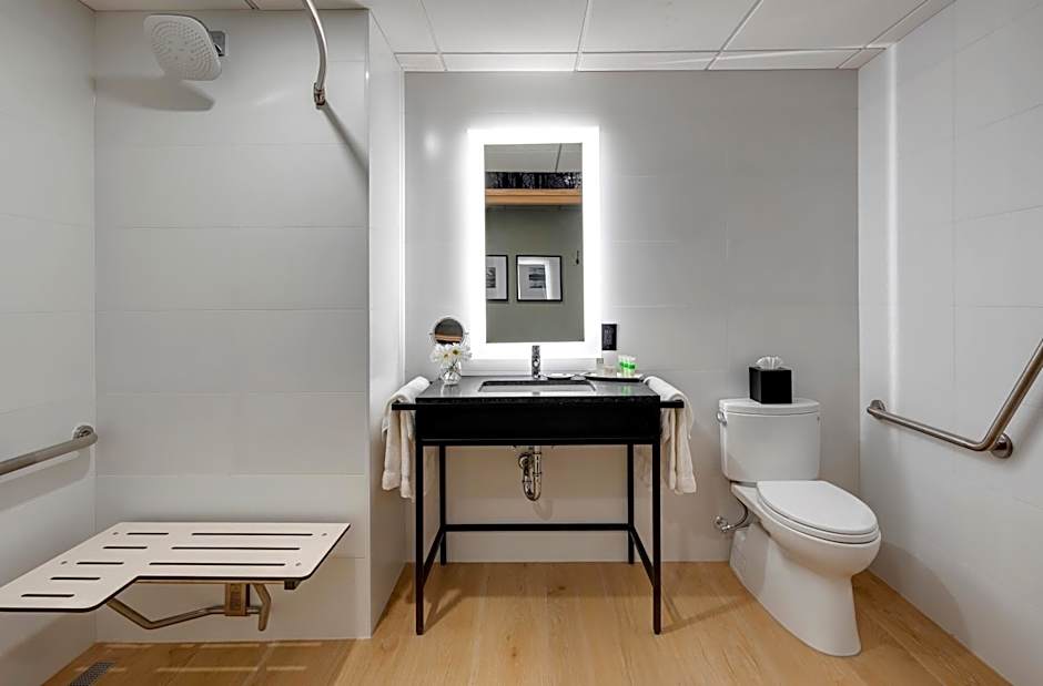 Peaks Hotel and Suites