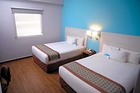 2 Queen Beds, Suite, Nonsmoking