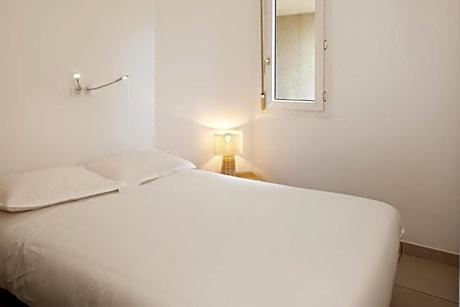 Two-Bedroom Apartment with Balcony and Sea View