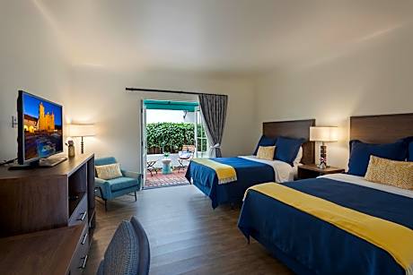 Room with 2 Double Beds, Roll-in Shower, Patio - Accessible