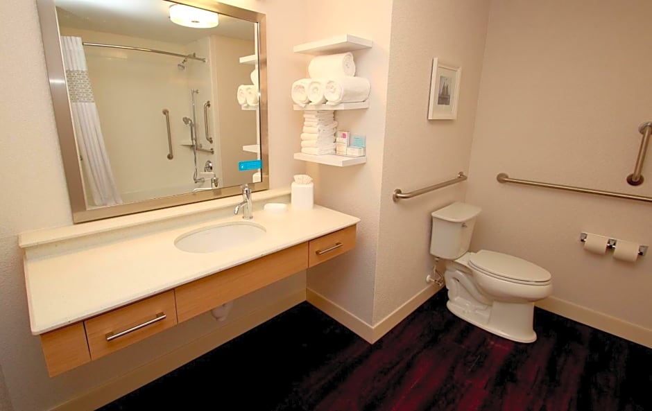 Hampton Inn- Suffolk