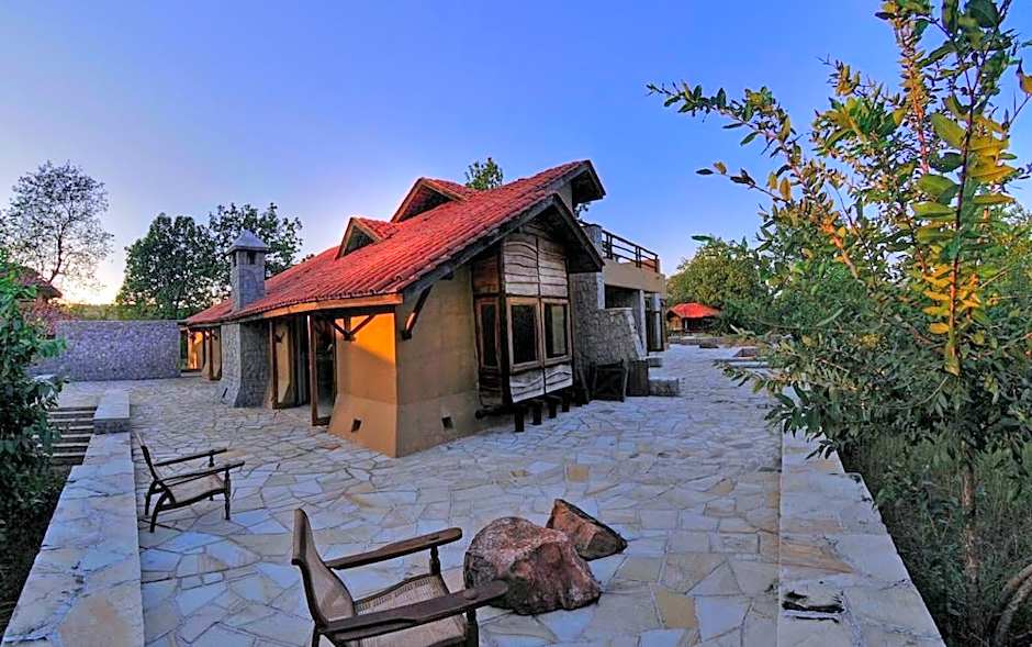 Pugdundee safaris - Kanha Earth Lodge