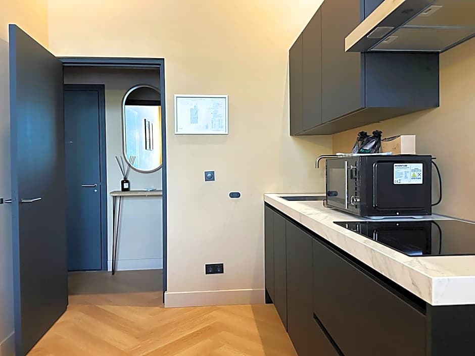 Breda Apartment w Kitchen & Private Bathroom 2p