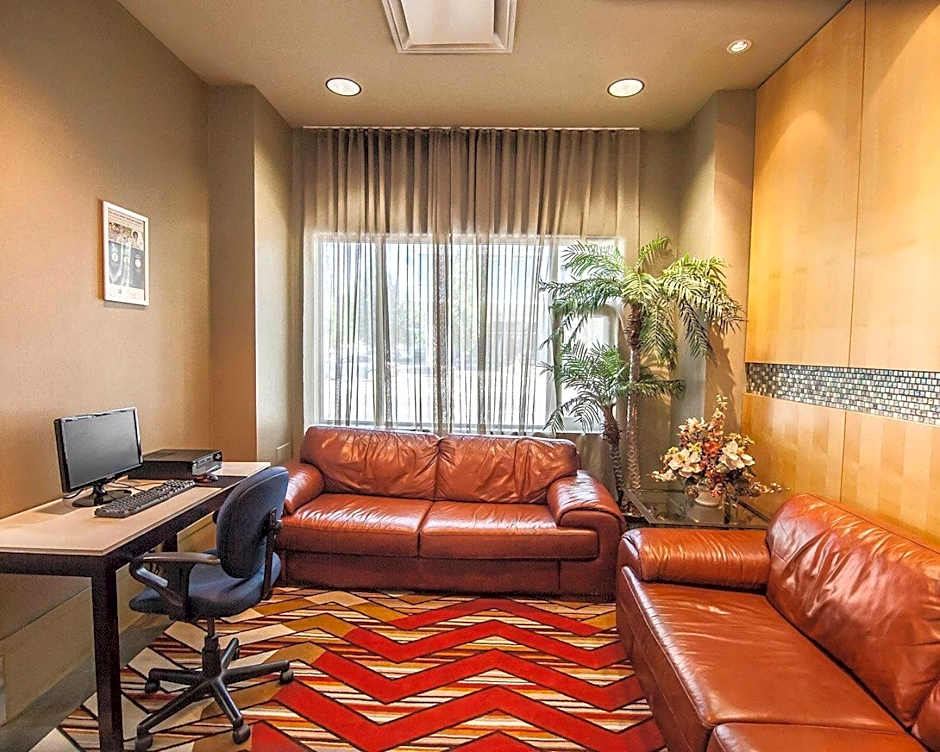 Comfort Hotel Vancouver Airport