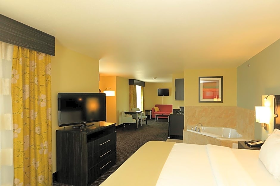 Holiday Inn Express & Suites Marion Northeast, an IHG Hotel