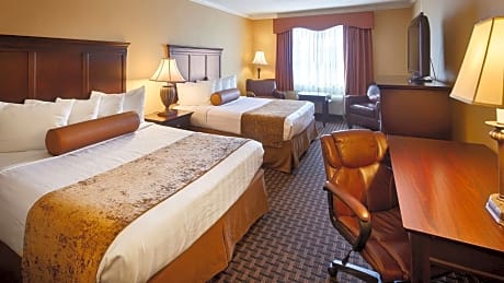 King Suite with Two King Beds and Sofa Bed - Non-Smoking