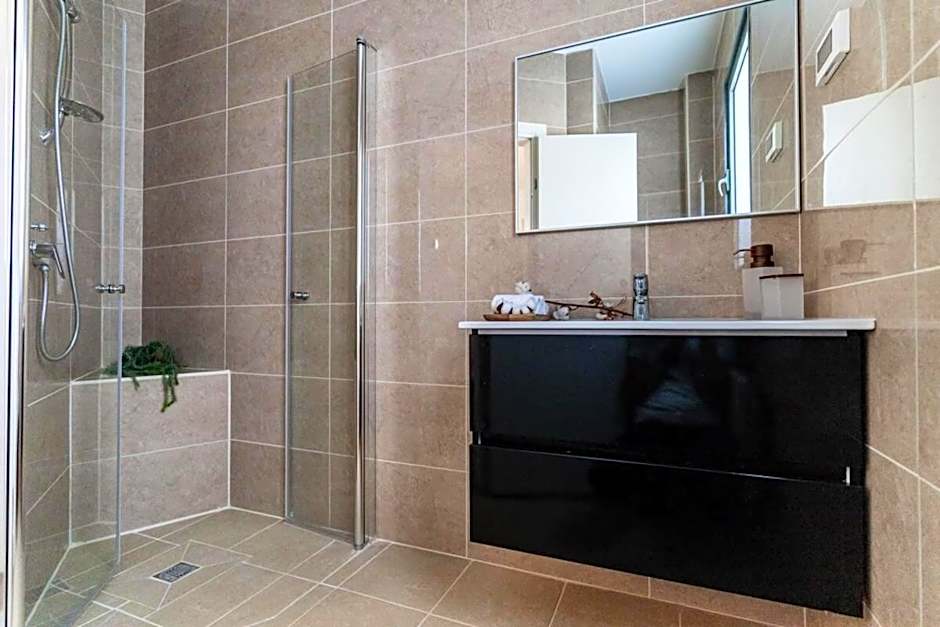 Deluxe 3 BDR Garden In Bayt Vegan-Ramat Sharet