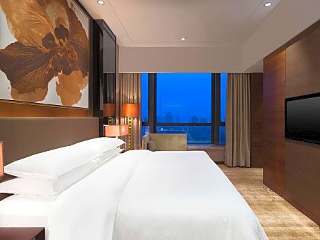 Executive level, 1 Bedroom Junior Suite, 1 King, Top floor