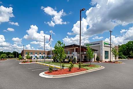 Holiday Inn Express and Suites Wilson I-95 By IHG