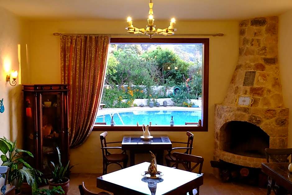 Mandarin & Mango Boutique Hotel