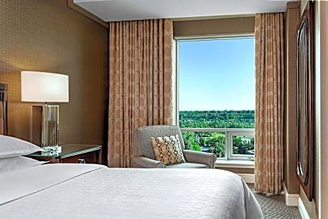 Club Level, 1 Bedroom Presidential Suite, 1 King, Sofa Bed, Prince's Island View, Top Floor