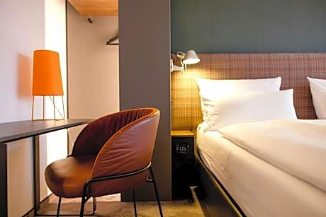 Deluxe Room (2 Adults + 1 Child)