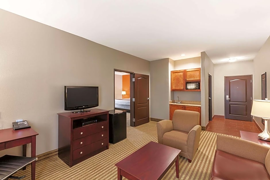 La Quinta Inn & Suites by Wyndham Bush Intercontinental Airport East