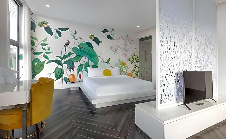 Len Hotel