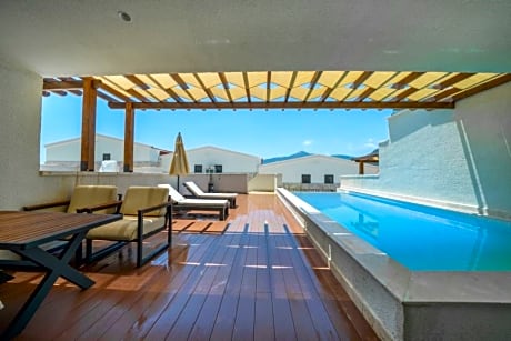 Senior Suite, Garden View with Private Pool