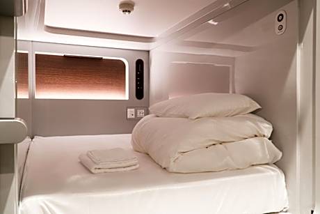 Standard Capsule Room - Female Only