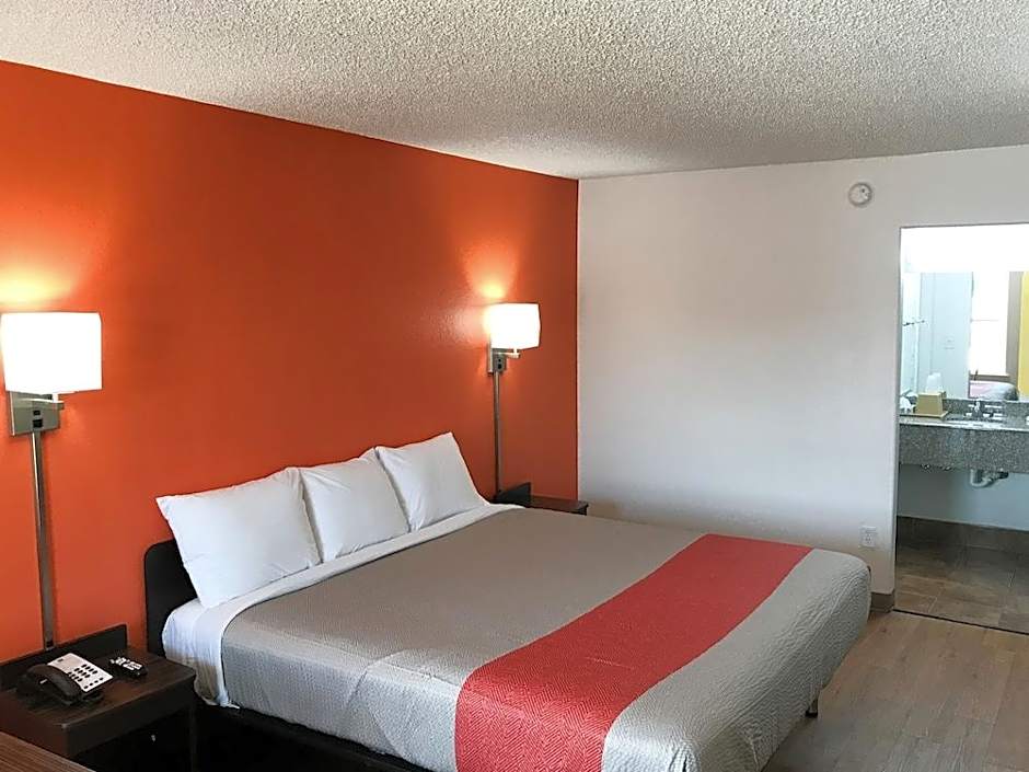 Motel 6-Bryan, TX - University Area