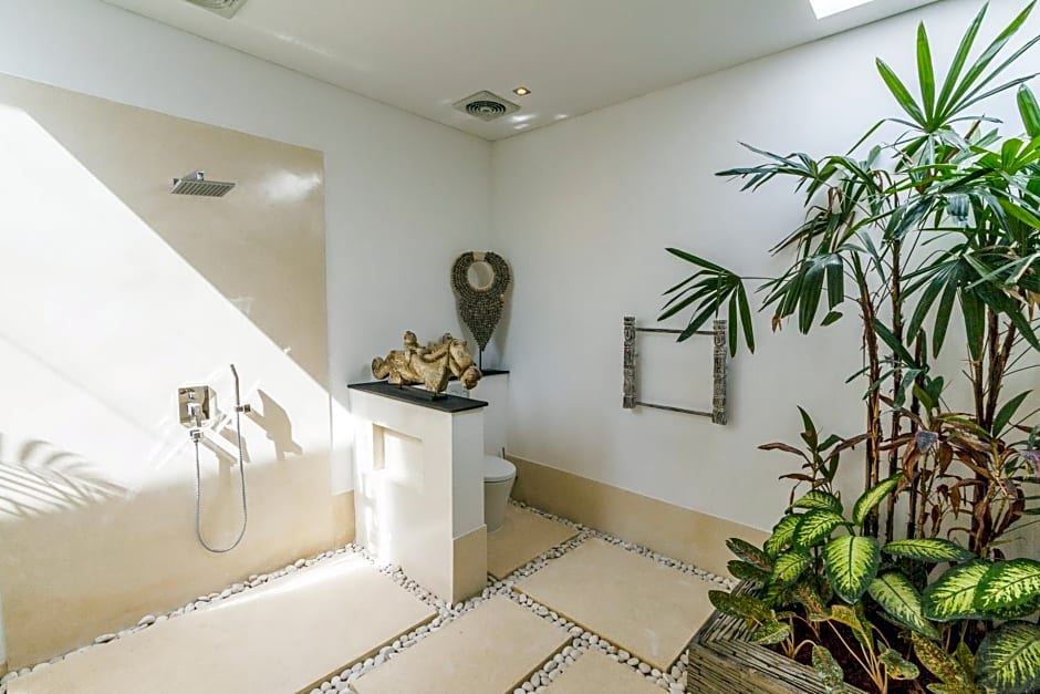 Villa Juna - Beautiful 3 Bedroom in Seminyak
