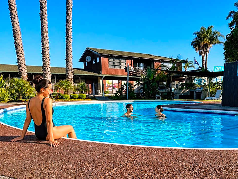 Teal Motor Lodge