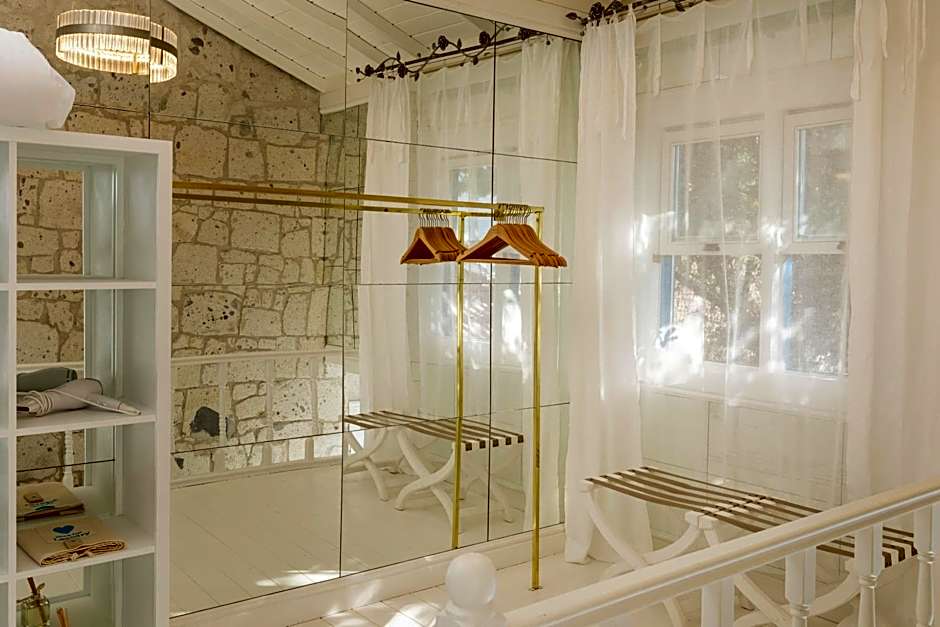 Sabrinas Haus - Adult Only +14