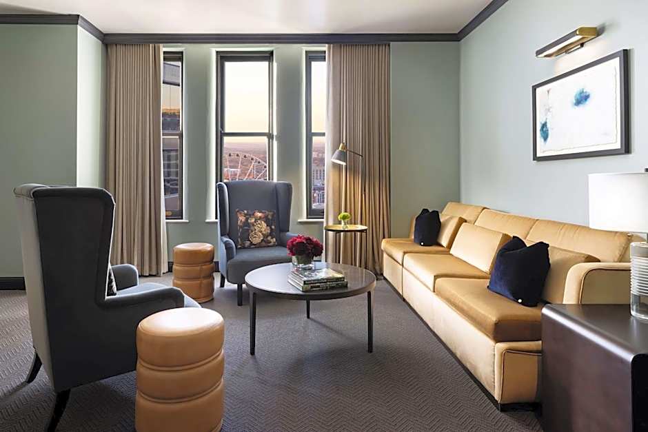 The Candler Hotel Atlanta, Curio Collection by Hilton