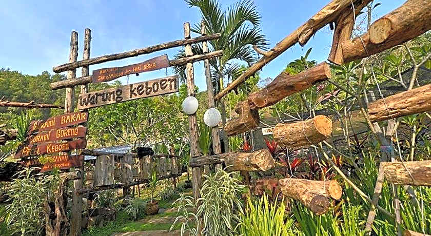 Grand Whiz Hotel Trawas