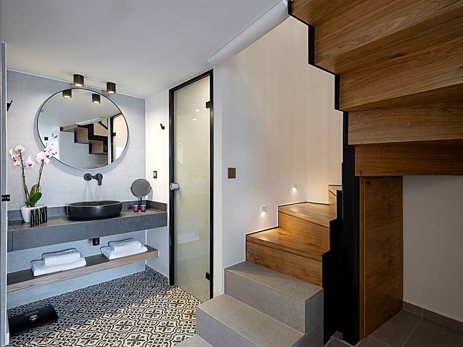 Calla Luxury Seafront Suites