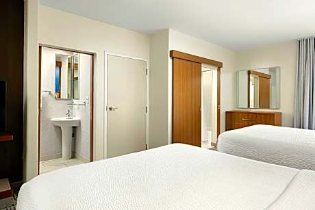Suite, Multiple Beds (2 Queen Beds and 1 Double Sofa Bed)