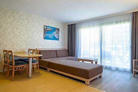 One-Bedroom Apartment with Balcony (3 Adults + 1 Child)