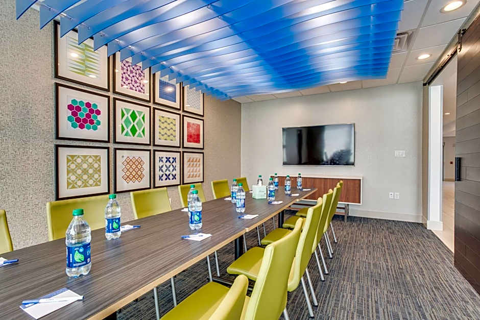 Holiday Inn Express And Suites Denton South By IHG