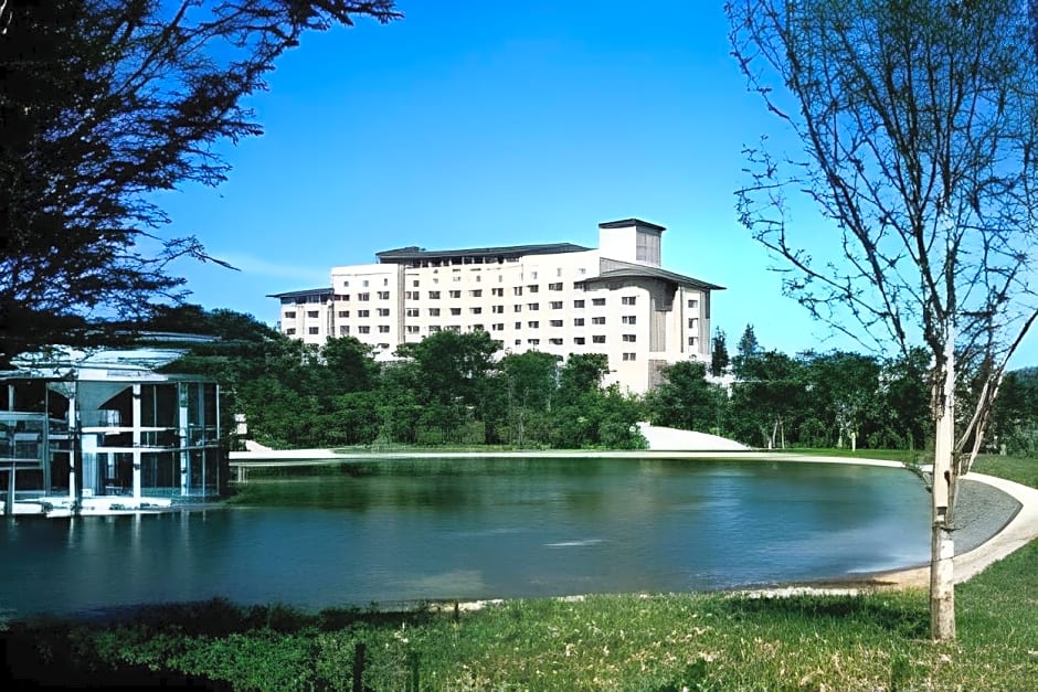 Okura Akademia Park Hotel