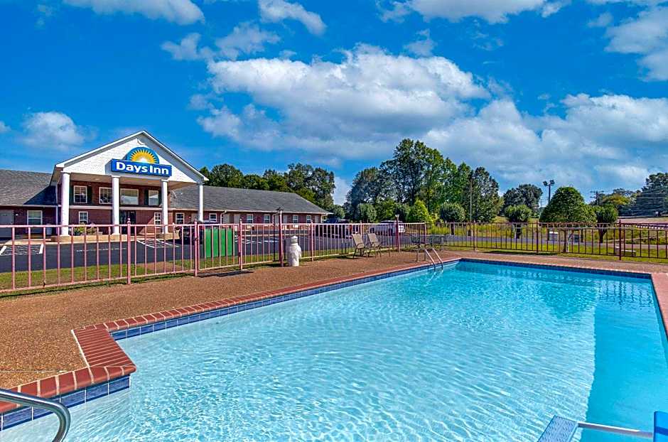 Days Inn by Wyndham Savannah