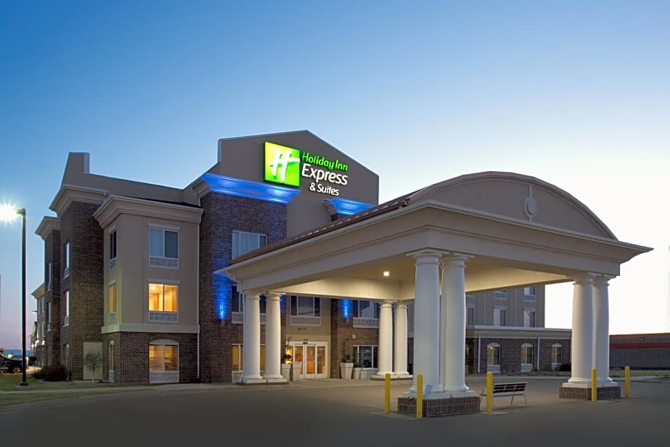 Holiday Inn Express Hotel & Suites Minot South, an IHG Hotel