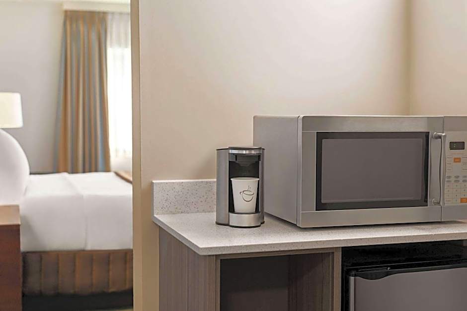 Travelodge by Wyndham Calgary South