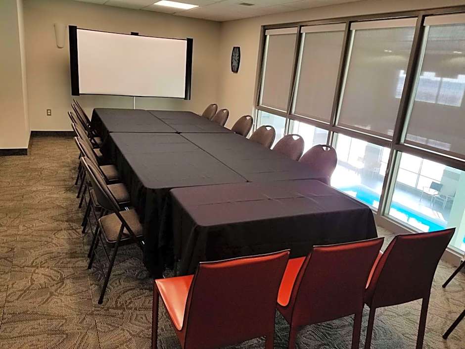 Best Western Plus Airport Inn & Suites