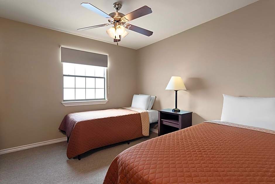 Eagle's Den Suites Carrizo Springs a Travelodge by Wyndham