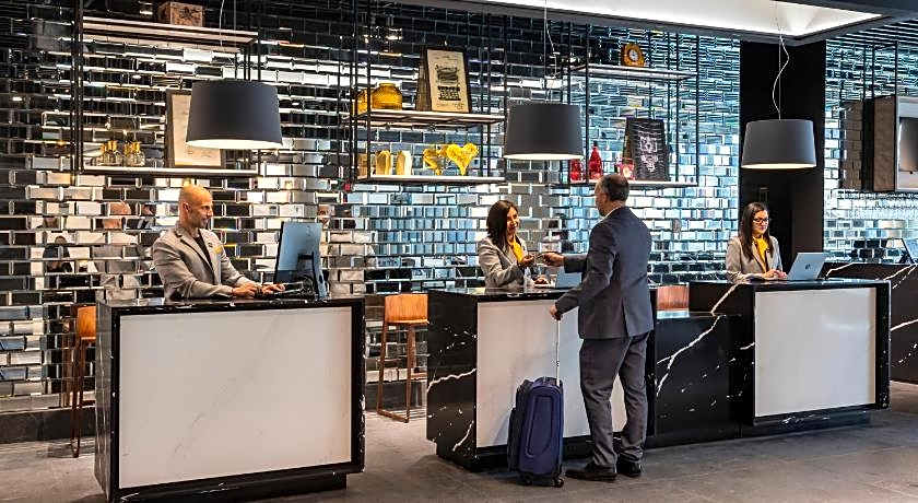 Ola Santiago Providencia, Tapestry Collection by Hilton