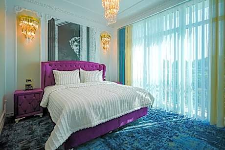 Family Suite (2 Adults + 2 Children )