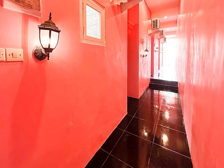 RedDoorz near Sunrise Mall Mojokerto