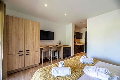 Studio with Air Conditioning and Large Terrace (2 people)