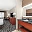 La Quinta Inn & Suites by Wyndham Midwest City - Tinker AFB