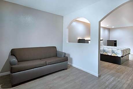 Suite - Non-Smoking