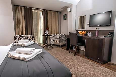 Deluxe Double Room with Spa Bath